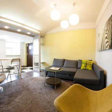 Yourplace Biskupia Old Town Апартаменты