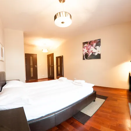 Yourplace Biskupia Old Town Апартаменты *