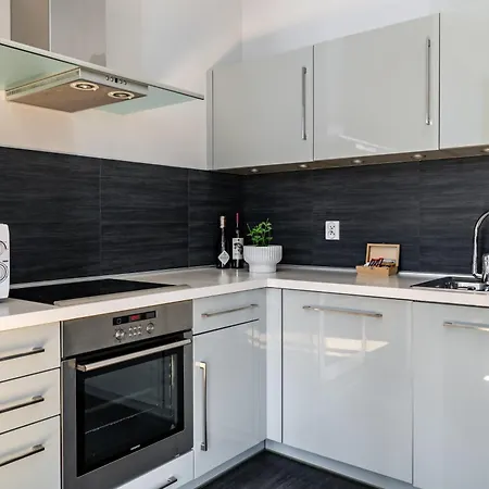 Yourplace Biskupia Old Town Апартаменты *