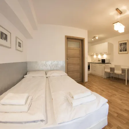 Yourplace Biskupia Old Town Апартаменты *