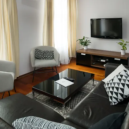 Yourplace Biskupia Old Town Апартаменты